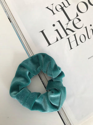 Simple Rules Velvet Scrunchie | Turqouise